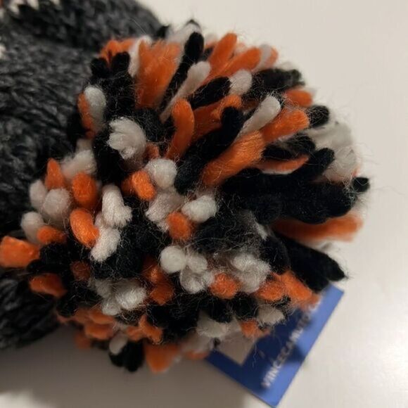 Vince Camuto Women's Total Eclipse Gray Acrylic Knit Pom Beanie Cap NWT - Picture 9 of 11